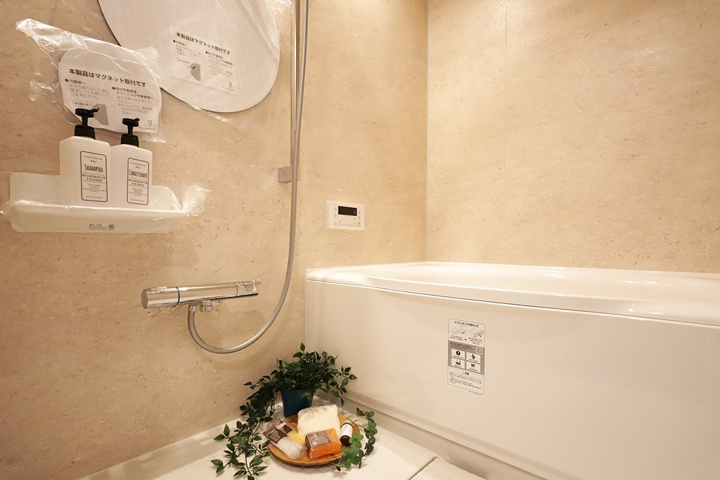 プリンスコート六甲の浴室|足を伸ばして寛げるサイズの浴室は癒しの空間です。