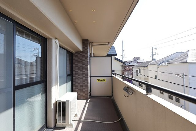 プリンスコート六甲のバルコニー|南側に面したバルコニーで洗濯物を干したらフカフカの仕上がりになります。