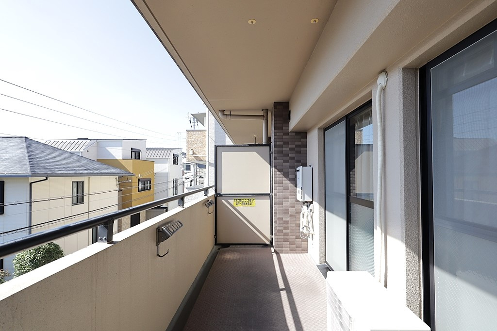 プリンスコート六甲のバルコニー|お休みの日にはバルコニーでのんびり過ごしたりするものいいですね。