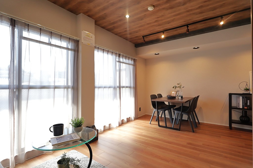 プリンスコート六甲の居間・リビング|休日にはこんなちょうどいいサイズのリビングでゆっくりしてみるものいいですね。