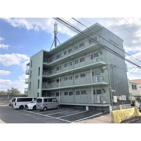 浅井マンション（井田町）の駐車場