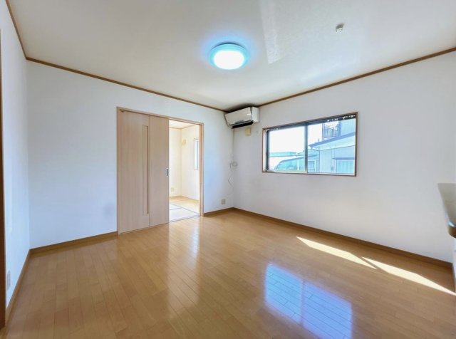 【居間・リビング】 | 上里町大字七本木　中古戸建