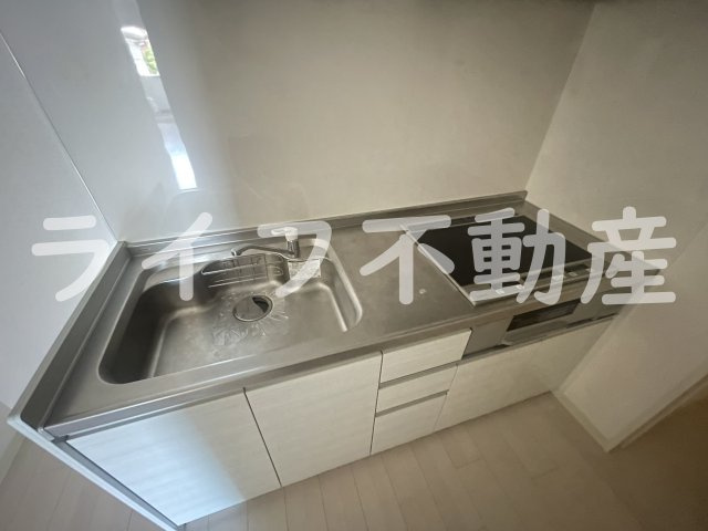 クリエオーレ近江堂のキッチン|コンパクトなキッチンで掃除もラクラク