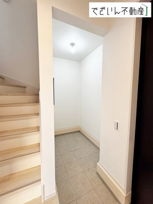 【玄関】 | Zut PLUS＋比企郡嵐山町15期(嵐山町大字川島)　新築住宅 | ≪1号棟≫
現地(2025年12月撮影)