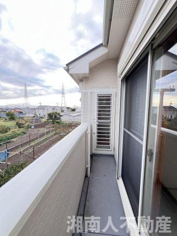 藤沢市西俣野３９３－１１戸建てのバルコニー|お洗濯にも便利なバルコニー付き
