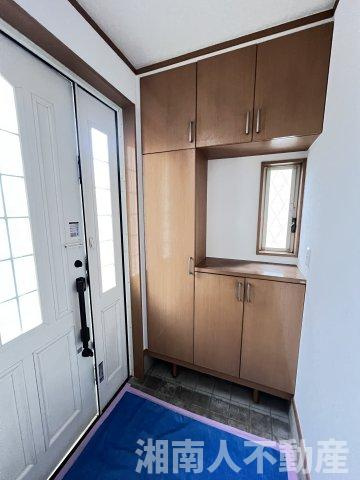 藤沢市西俣野３９３－１１戸建ての玄関|ゆったりとした玄関です