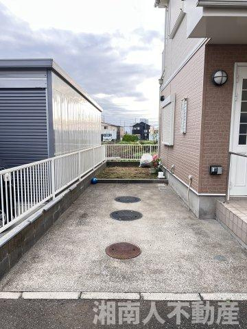 藤沢市西俣野３９３－１１戸建ての駐車場|駐車場があるので、車を買う予定の方も安心です