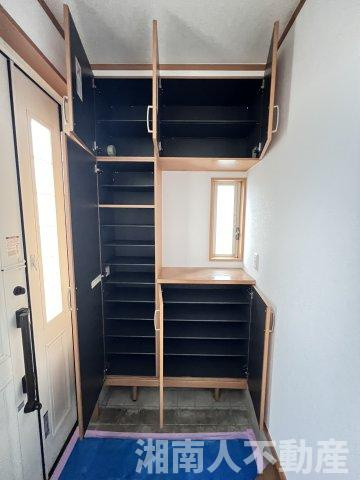 藤沢市西俣野３９３－１１戸建ての玄関|明るい玄関です