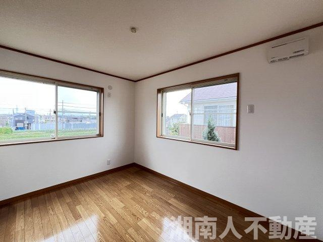 藤沢市西俣野３９３－１１戸建ての洋室|明るい洋室です