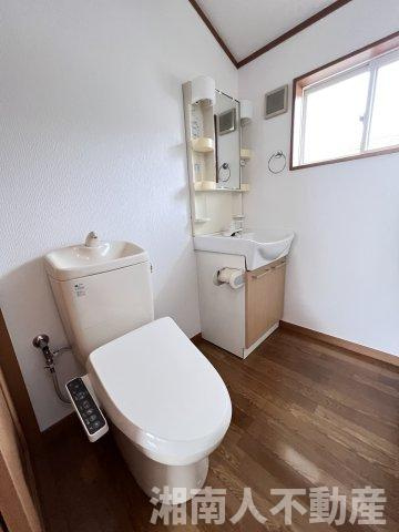 藤沢市西俣野３９３－１１戸建てのトイレ|シンプルで使いやすいトイレです