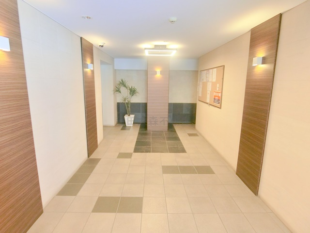 セレニティ久が原のエントランス