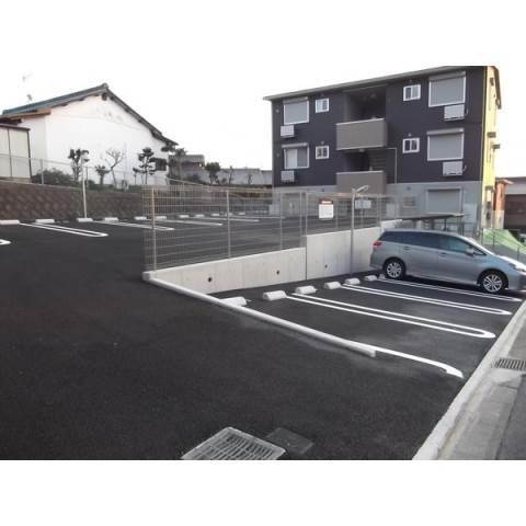 ブリーゼの駐車場