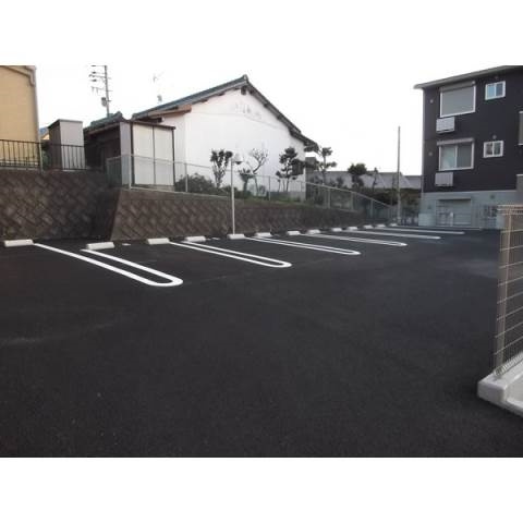 ブリーゼの駐車場