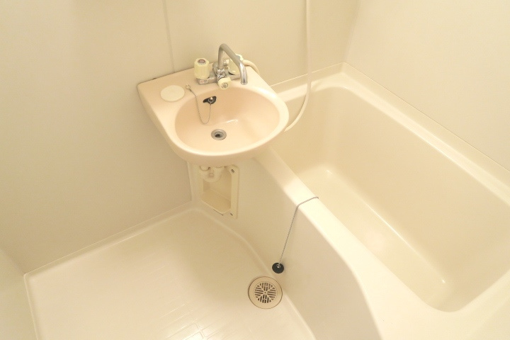 CLIO COURT 21の浴室|別号室の参考写真です。