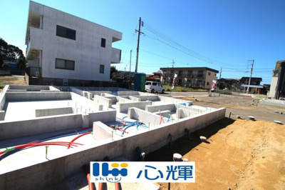 【前面道路含む現地写真】 | クレイドルガーデン山陽小野田市郡 第2（3号棟） | 現地（2025年10月24日撮影）
明るい日差しが差し込む現地。車もゆったり駐めることが出来ます。ぜひ現地をご覧下さい。
