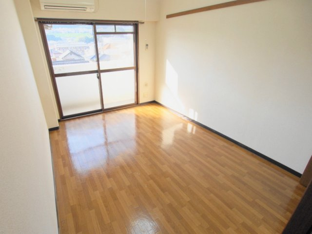 クレスト古市橋の居間・リビング