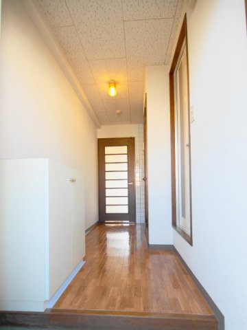 クレスト古市橋の玄関