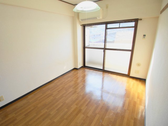 クレスト古市橋の寝室