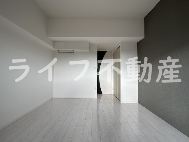 TLRレジデンス高井田の寝室|広くて明るい寝室