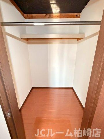 柏崎市関町のアパートの収納