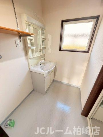 柏崎市関町のアパートの洗面所