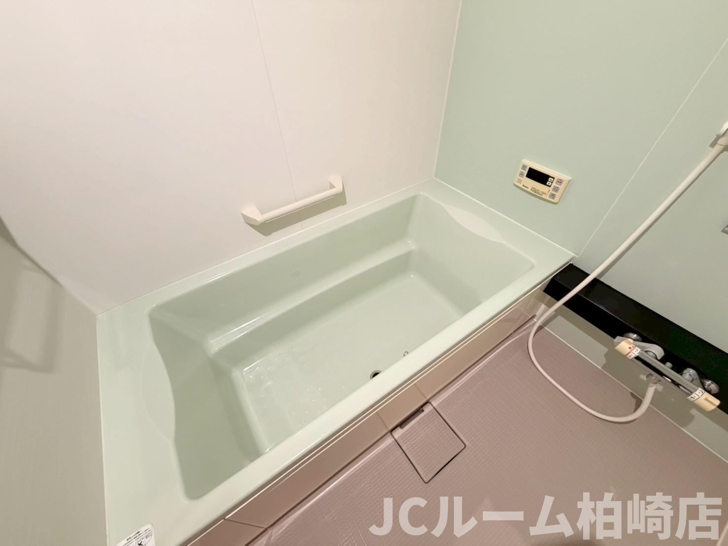 柏崎市関町のアパートの浴室