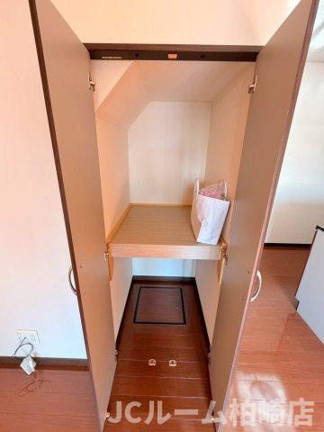 柏崎市関町のアパートの収納