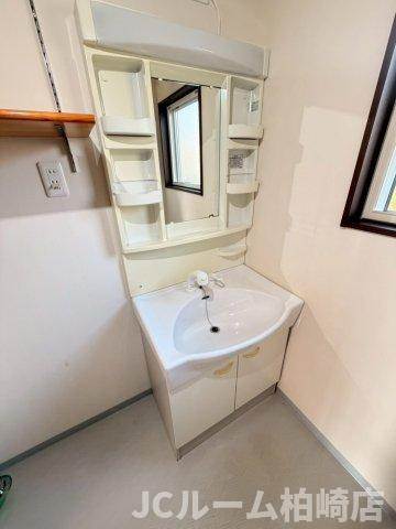 柏崎市関町のアパートの洗面所