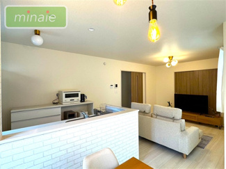 【居間・リビング】 | 築浅　スタバ10分　コンビニ5分　スーパー8分　長沼町 | 販売現地