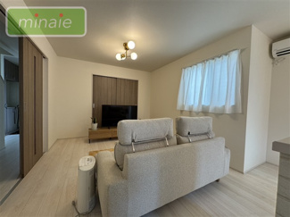 【居間・リビング】 | 築浅　スタバ10分　コンビニ5分　スーパー8分　長沼町 | 販売現地