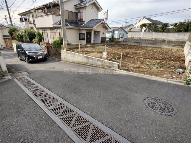 【前面道路含む現地写真】 | 川越市豊田町２丁目　全１区画 | 都市ガス・本下水