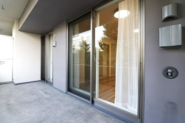 ザ・レジデンス東三国のバルコニー|ワイドタイプのバルコニー。