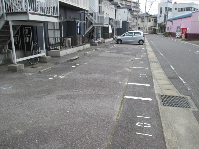 イーストパーク佐野Ａ棟の駐車場