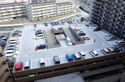 【駐車場】 | レジデンス羽衣ガーデンスクエア | 敷地内駐車場空きありますよ（月額2000円～6000円）！愛車の置き場所に困りませんね♪