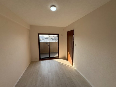 【エントランス】 | レジデンス羽衣ガーデンスクエア | クロス張り替えますよ！綺麗な壁紙で部屋が明るく見えて気持ちも明るくなりますね♪