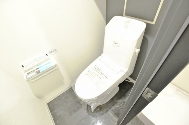フルーレ伊丹のトイレ|2025年6月に新調したトイレです。フルオート便座のため、フタヤ便座に触れずに済ますことができ衛生的です。