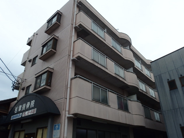 岩津マンションの外観