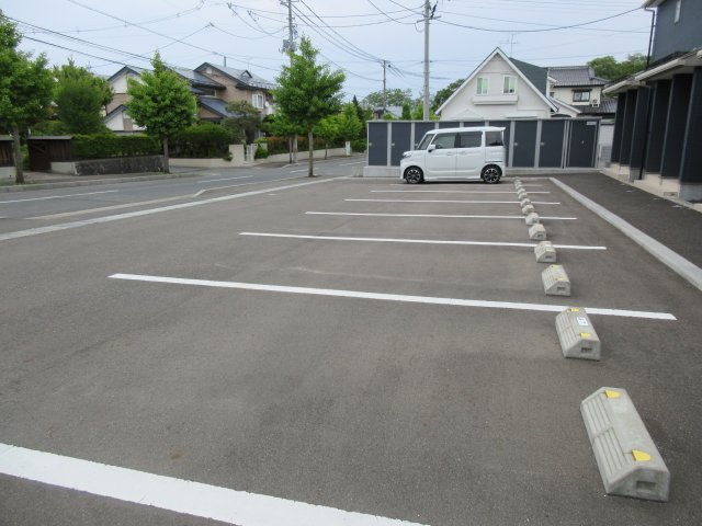 Altair（アルタイル）B棟の駐車場