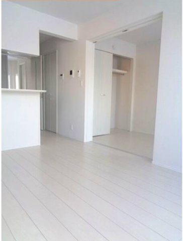 Altair（アルタイル）B棟の居間・リビング|105号室の写真になります。