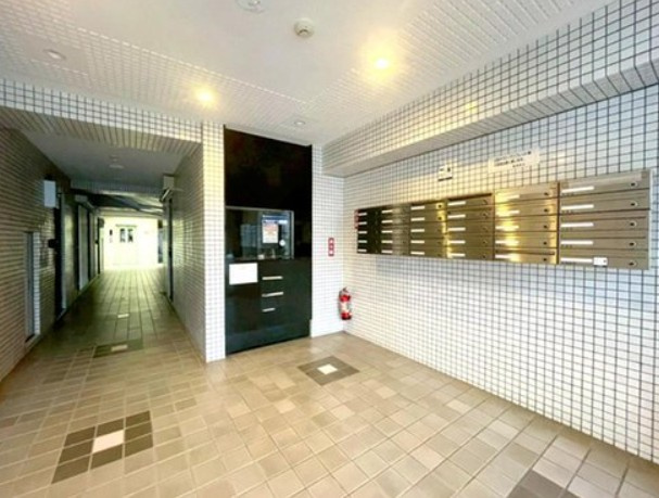 【その他共用部分】 | コスモ赤羽 | 重厚感ある仕上り。将来に亘って誇れる我が家の大事な入り口部分。