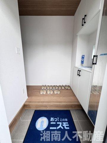 藤沢市葛原２２７１－１２新築戸建ての玄関|シンプルで使いやすい玄関です