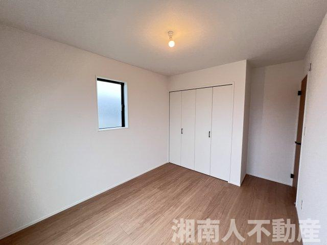 藤沢市葛原２２７１－１２新築戸建ての洋室|落ち着いた色調の洋室です