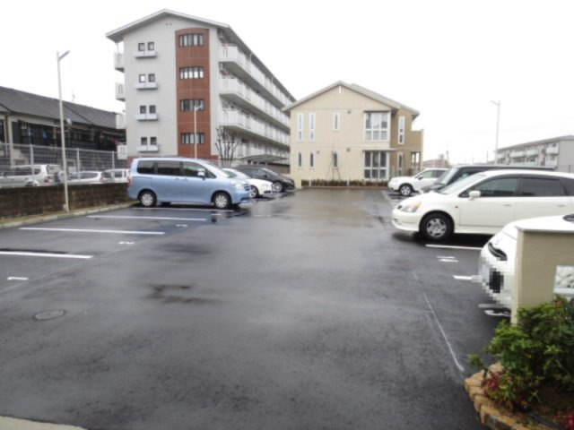 メゾン・カナールの駐車場