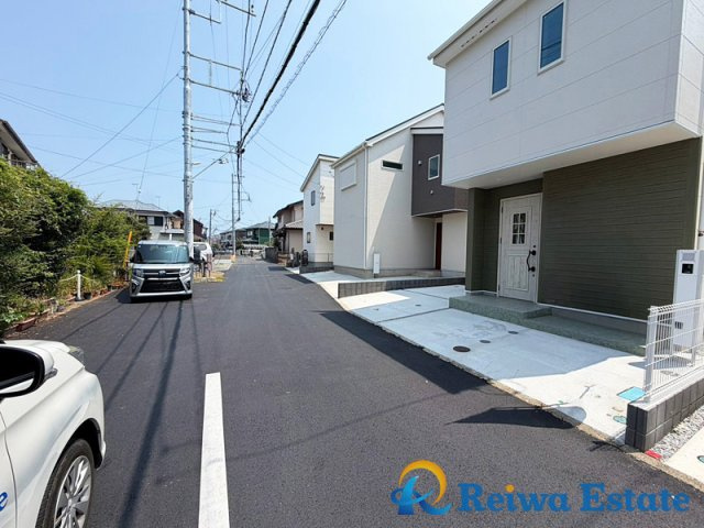 新築戸建　茅ヶ崎市今宿　の前面道路含む現地写真