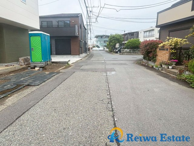 新築戸建　茅ヶ崎市今宿　の前面道路含む現地写真