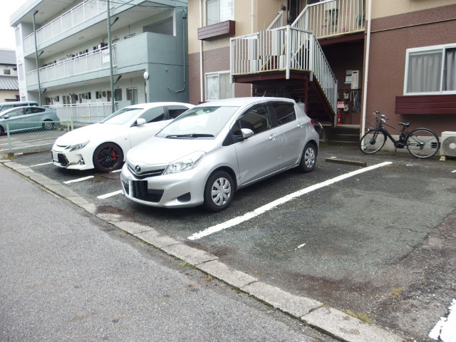 メゾン天野　Ａ棟の駐車場