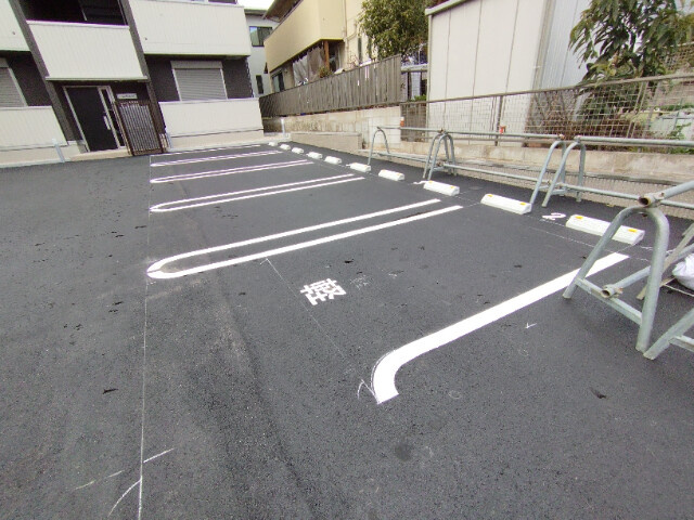 カナール Eの駐車場