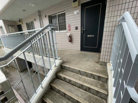 習志野市谷津２丁目の賃貸マンションのエントランス