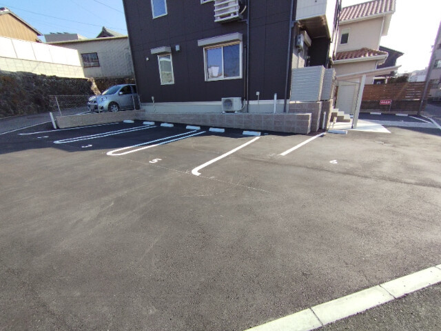 カナールWの駐車場