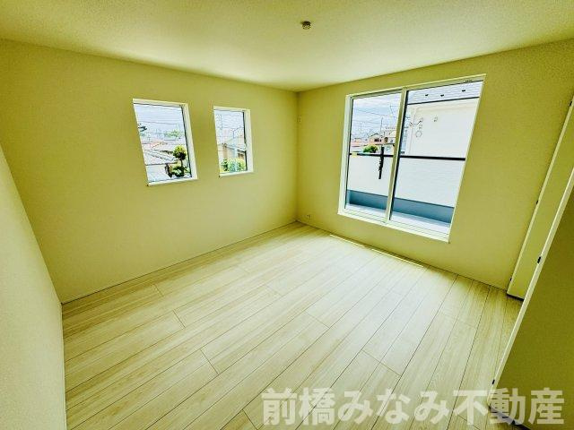 前橋市南町二丁目24-1期　２号棟(全４棟)　リナージュ　新築建売分譲の洋室|明るい洋室です